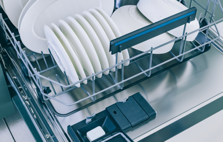 Ist es normal, dass der Geschirrspüler warm wird