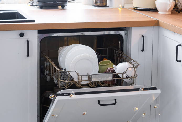 Kann ein Geschirrspüler durch Vibrationen Schaden verursachen