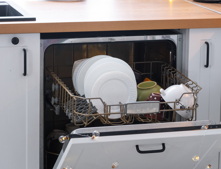 Muss ein Geschirrspüler immer komplett trocknen