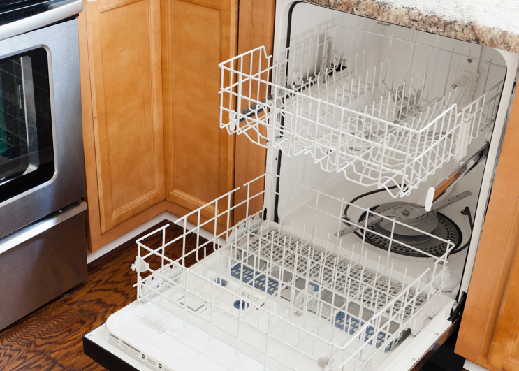 Warum bleiben Speisereste auf dem Geschirr