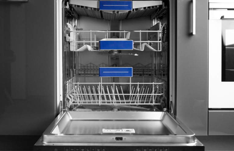 Warum bleibt Spülmittel auf dem Geschirr zurück