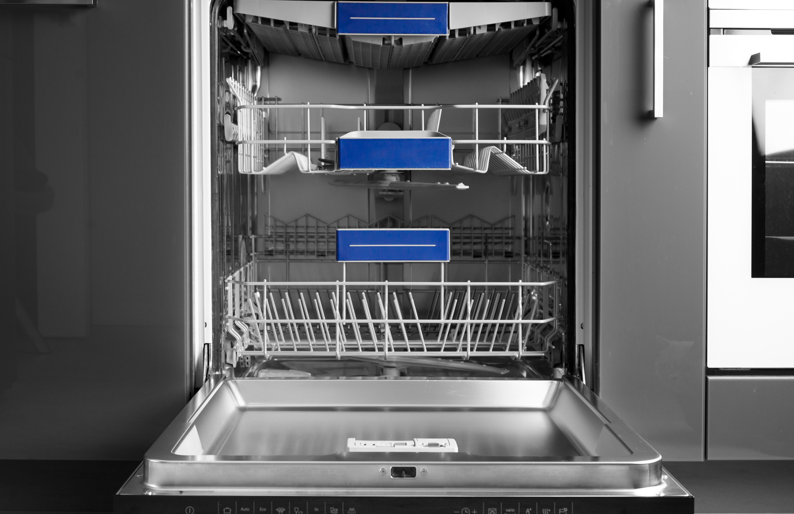 Warum bleibt Spülmittel auf dem Geschirr zurück