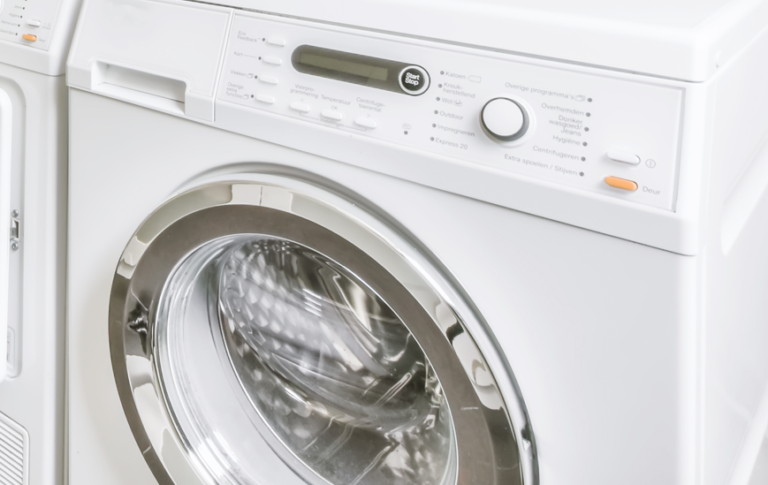 Warum bleibt Waschmittel in der Wäsche