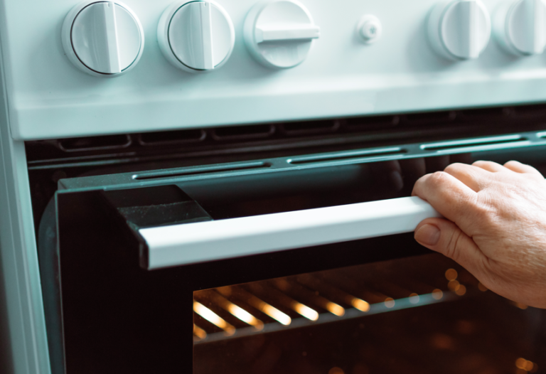 Warum ist der Backofen beim Betrieb laut