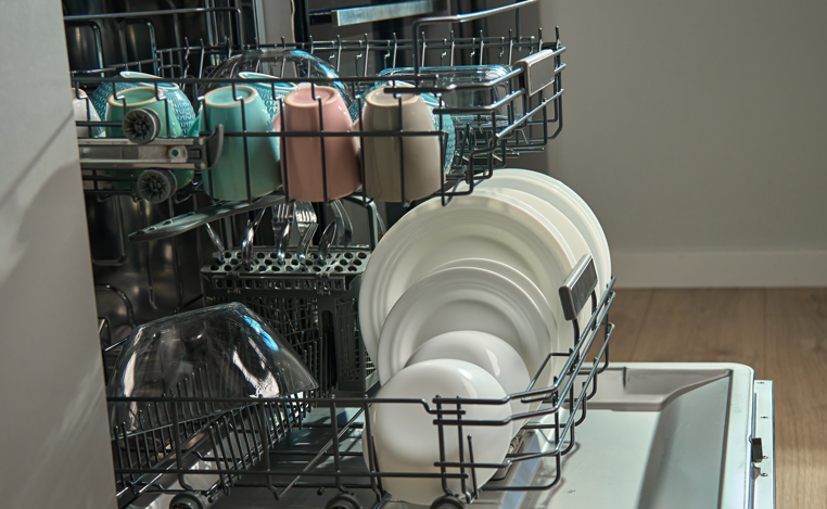 Warum klopft oder schlägt der Geschirrspüler