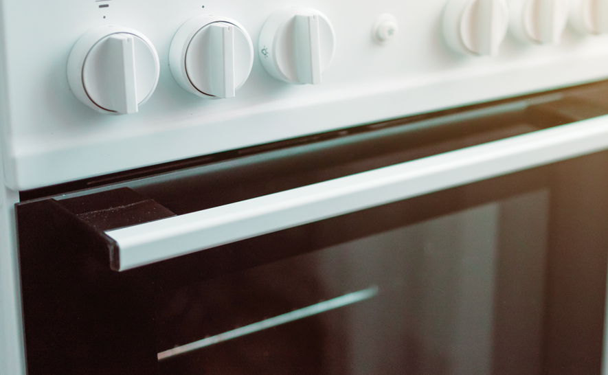 Warum riecht der Backofen beim Aufheizen