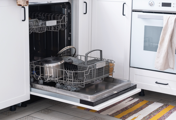 Wie gefährlich ist Wasser unter dem Geschirrspüler