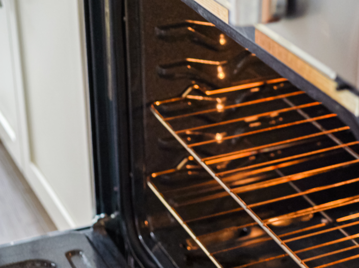 Wie oft sollte man Herd und Backofen reinigen