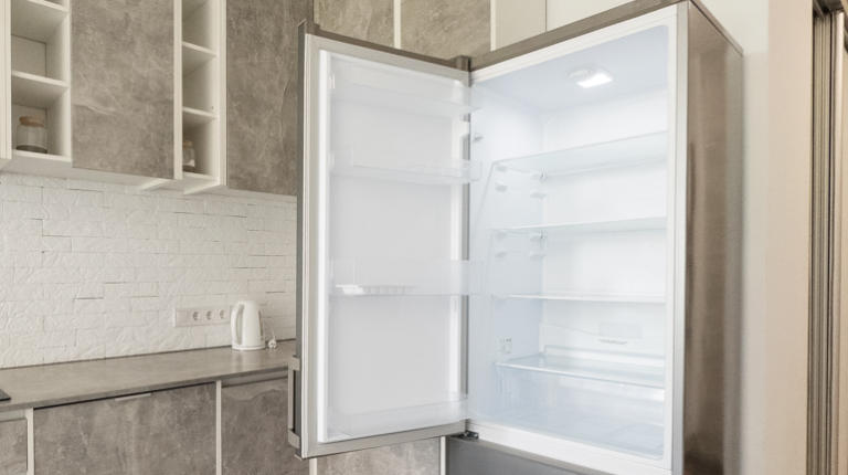 Warum sollte ein Kühlschrank vor dem Transport abgetaut werden