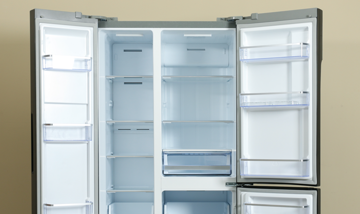 Warum sollte man einen Kühlschrank nach längerer Lagerung prüfen