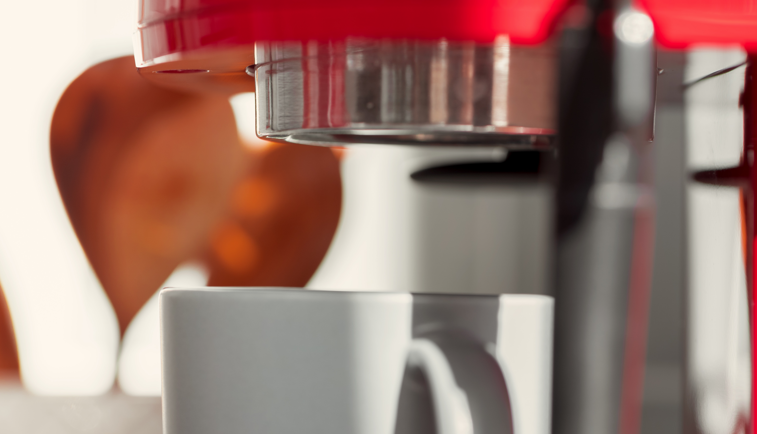 Bohnen rutschen im Kaffeevollautomaten nicht ins Mahlwerk