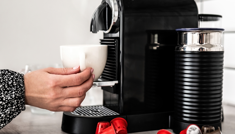 Kaffee aus der Kaffeemaschine schmeckt sauer