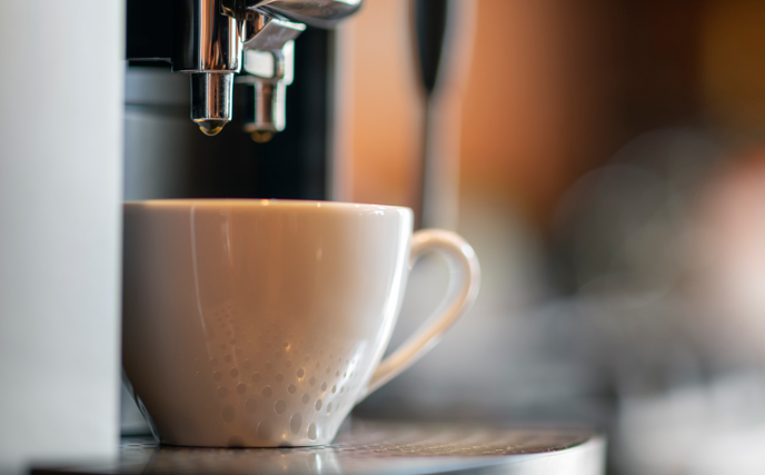 Kaffeevollautomat macht laute Knackgeräusche