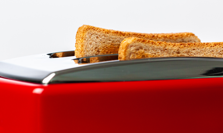 Toaster bräunt zu dunkel trotz niedriger Stufe