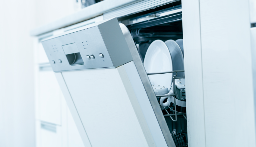 Warum öffnet sich die Geschirrspülertür nach Programmende nicht automatisch
